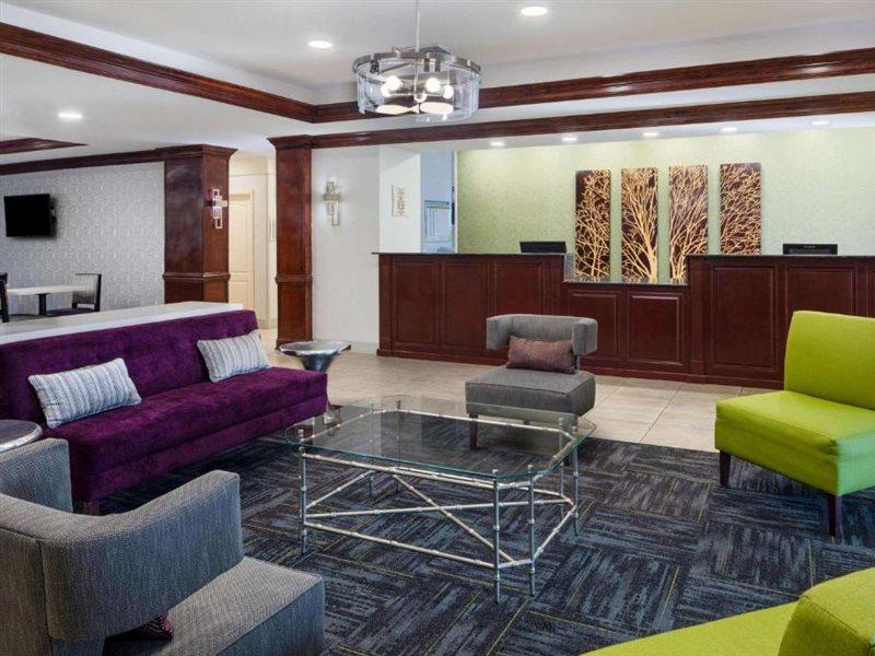 La Quinta By Wyndham Savannah Airport - Пуулър Екстериор снимка
