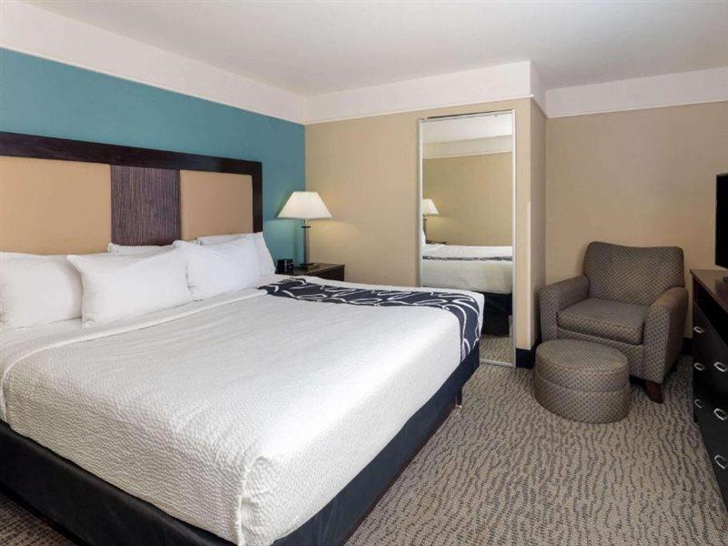 La Quinta By Wyndham Savannah Airport - Пуулър Екстериор снимка