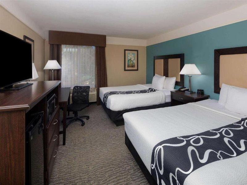 La Quinta By Wyndham Savannah Airport - Пуулър Екстериор снимка