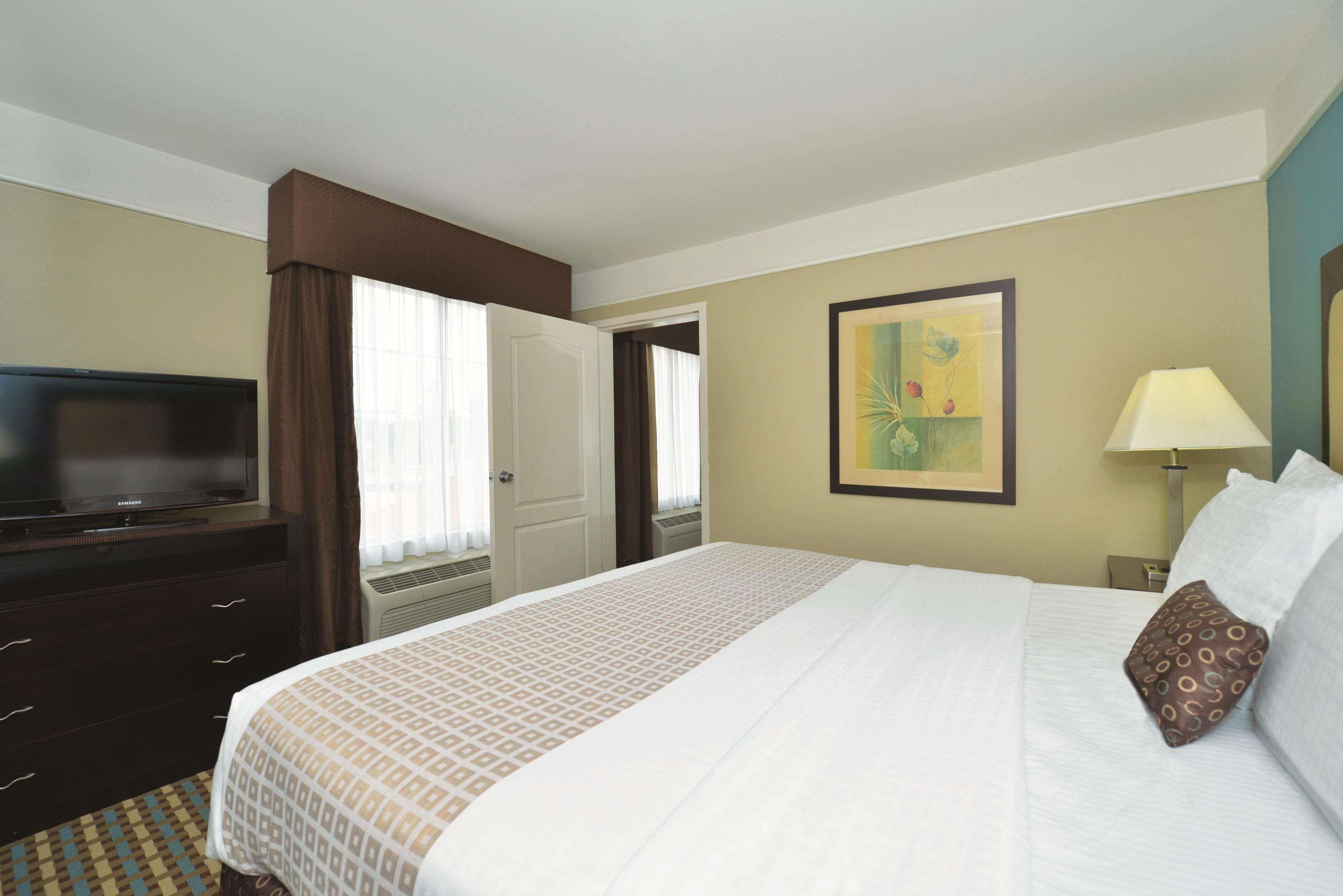 La Quinta By Wyndham Savannah Airport - Пуулър Екстериор снимка