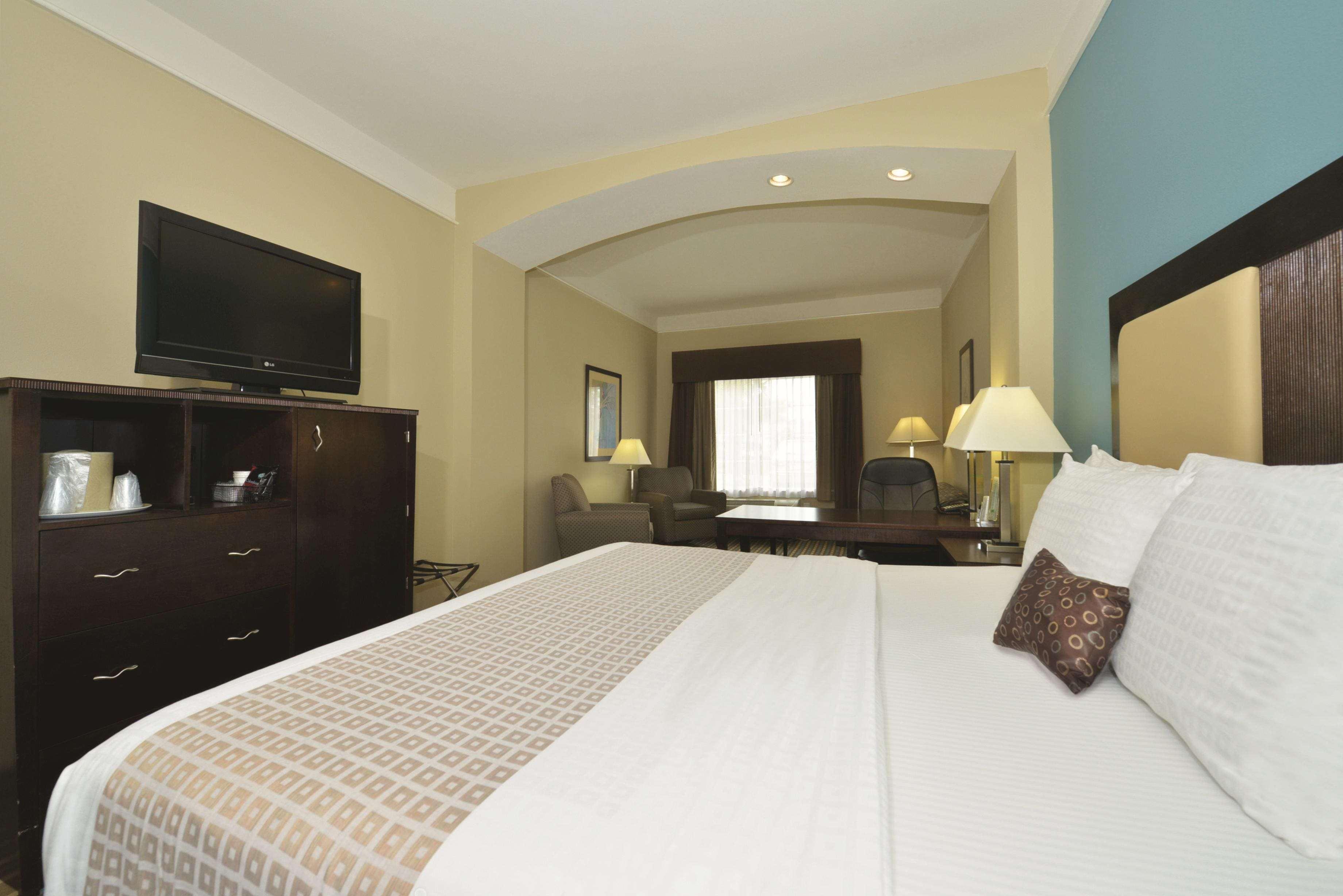 La Quinta By Wyndham Savannah Airport - Пуулър Екстериор снимка