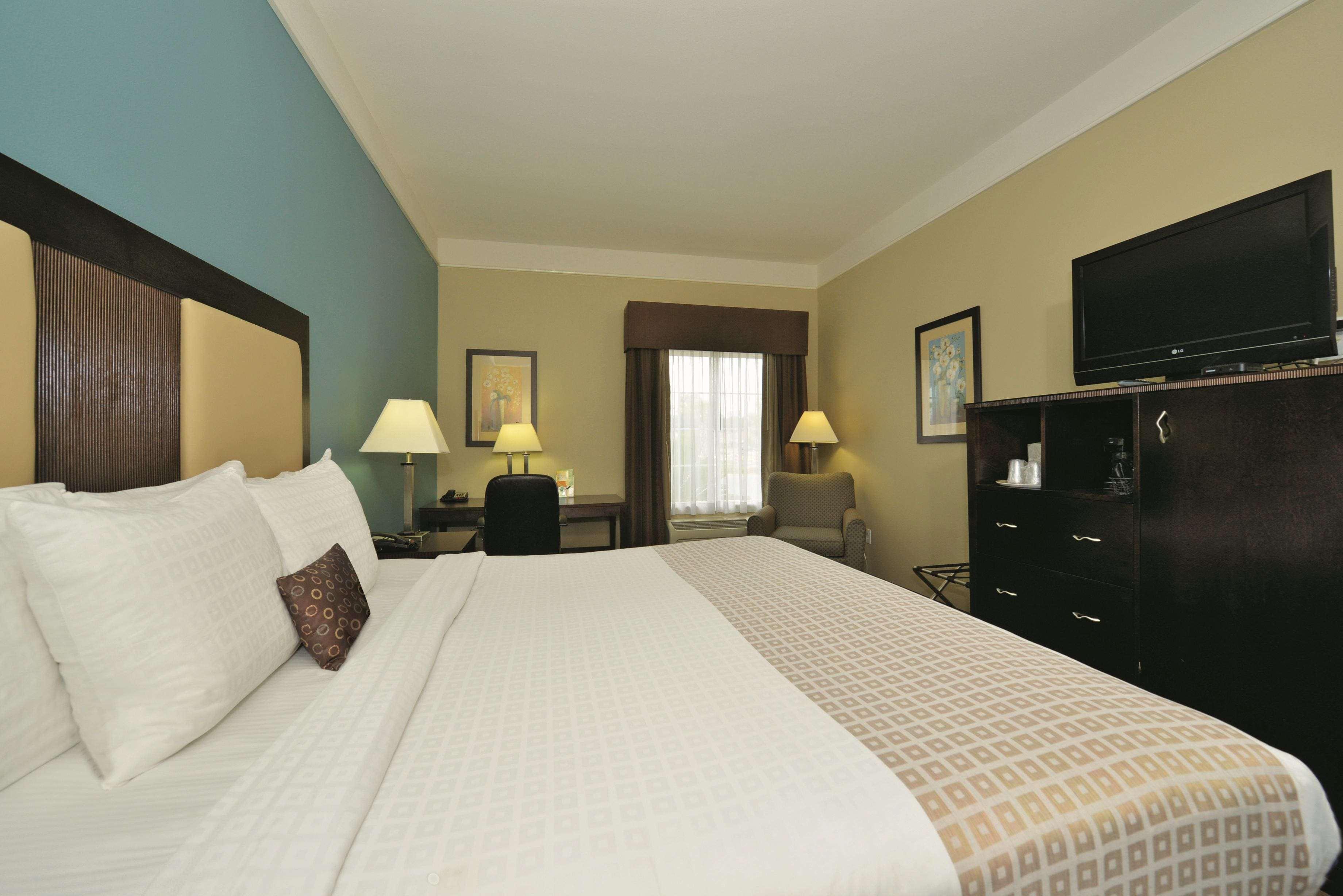 La Quinta By Wyndham Savannah Airport - Пуулър Екстериор снимка