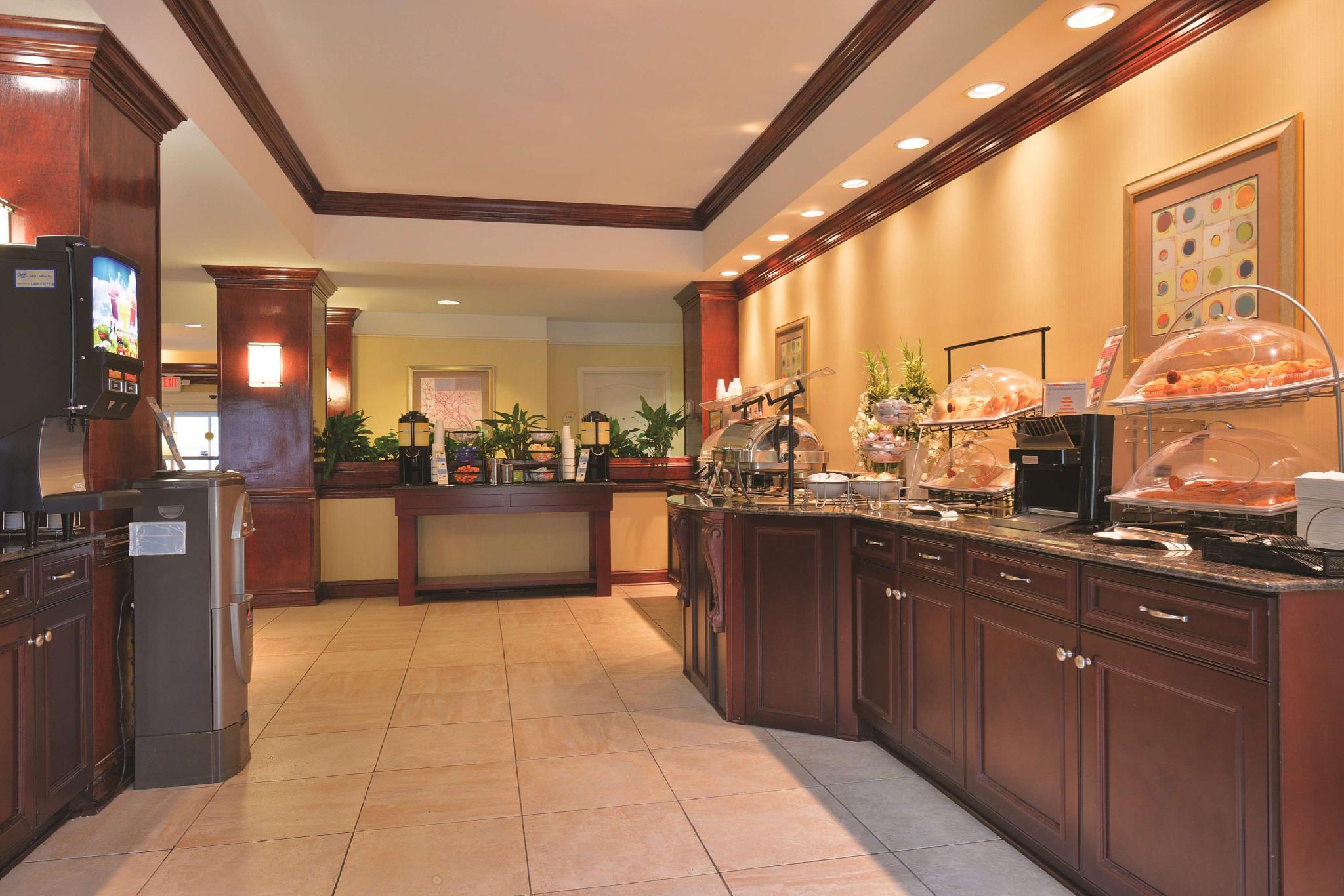 La Quinta By Wyndham Savannah Airport - Пуулър Екстериор снимка