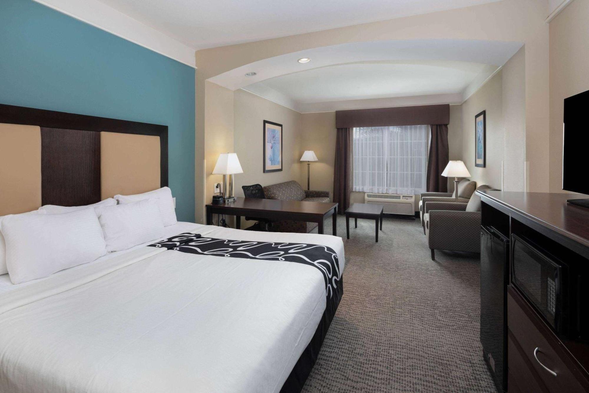 La Quinta By Wyndham Savannah Airport - Пуулър Екстериор снимка