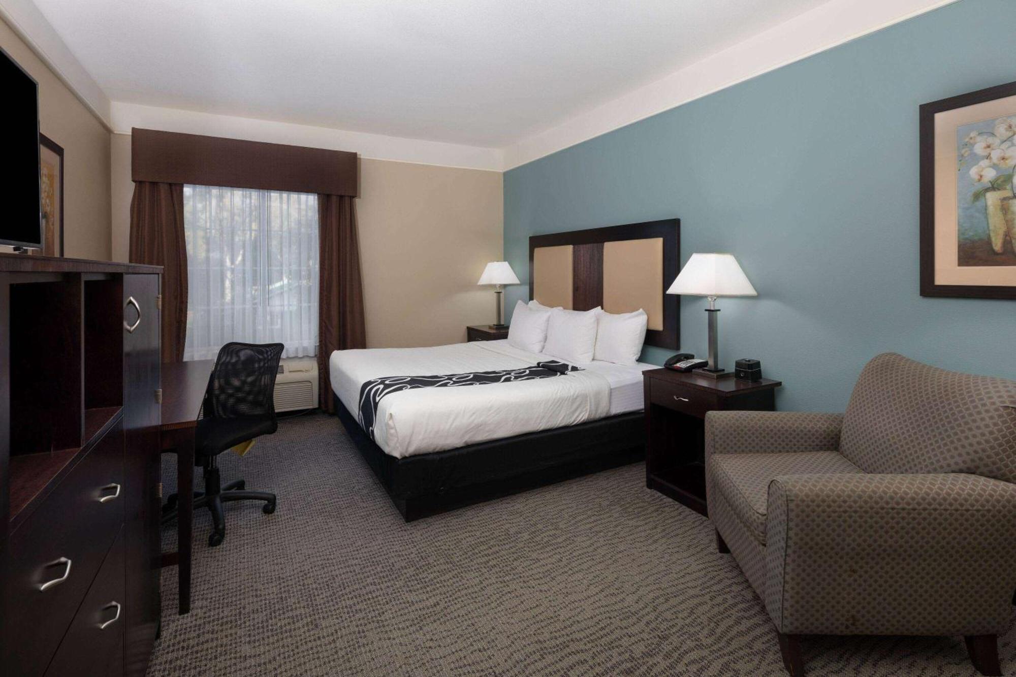 La Quinta By Wyndham Savannah Airport - Пуулър Екстериор снимка