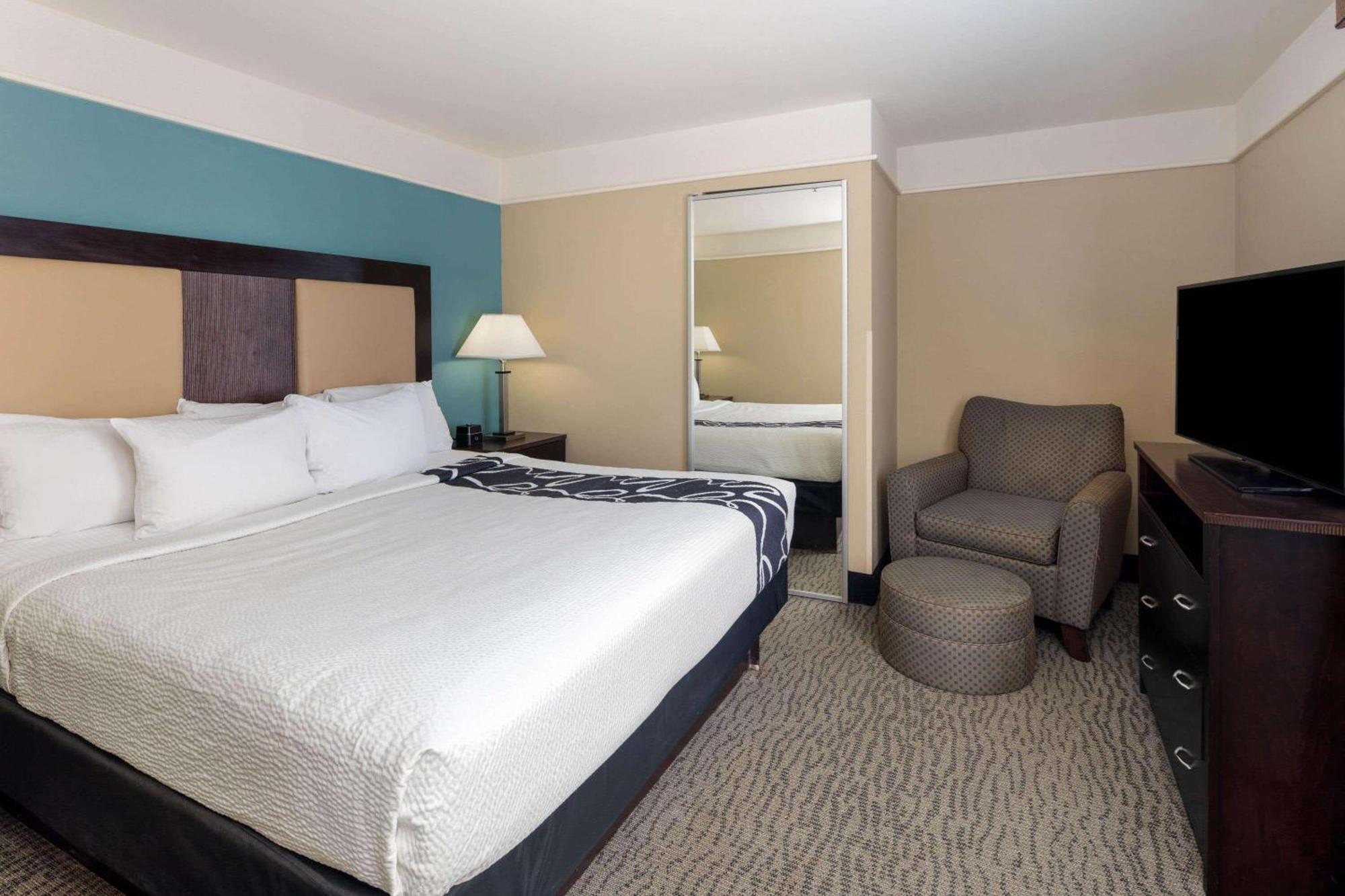 La Quinta By Wyndham Savannah Airport - Пуулър Екстериор снимка