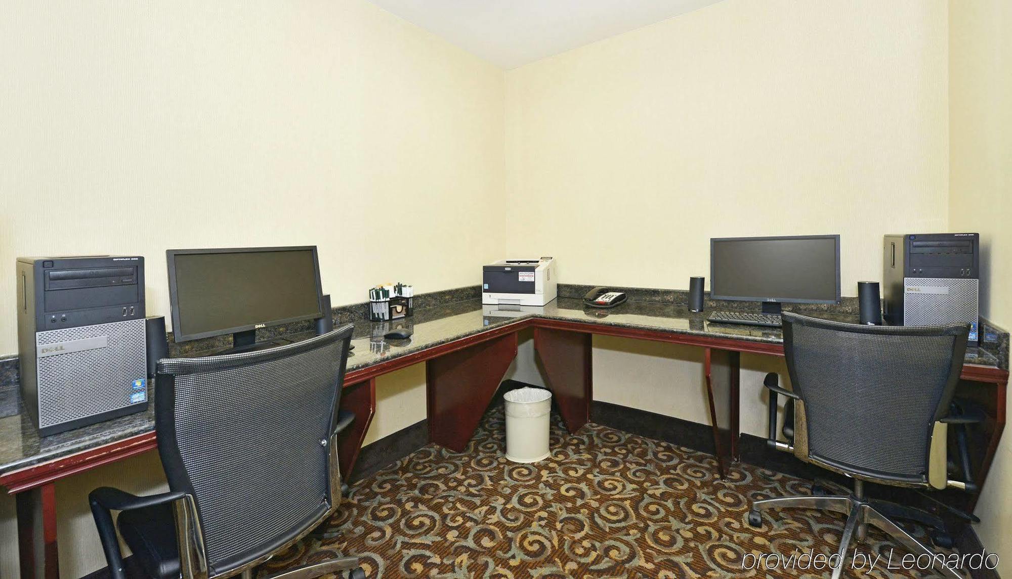 La Quinta By Wyndham Savannah Airport - Пуулър Екстериор снимка