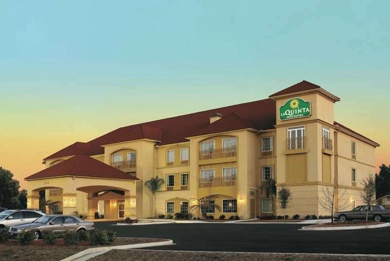 La Quinta By Wyndham Savannah Airport - Пуулър Екстериор снимка